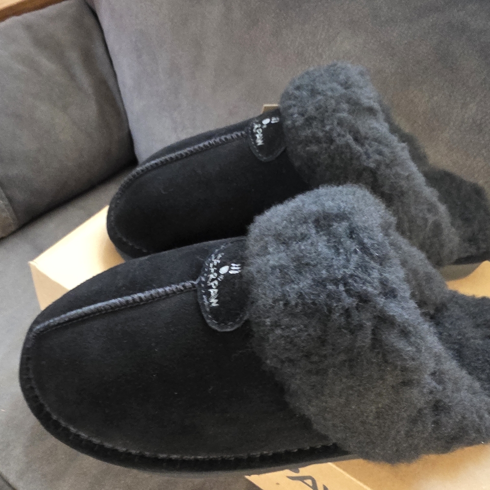 Bearpaw Black Fuzzy Slippers - Picture 3 of 4